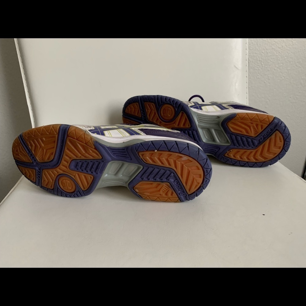 Shoes - Picture 5 of 8